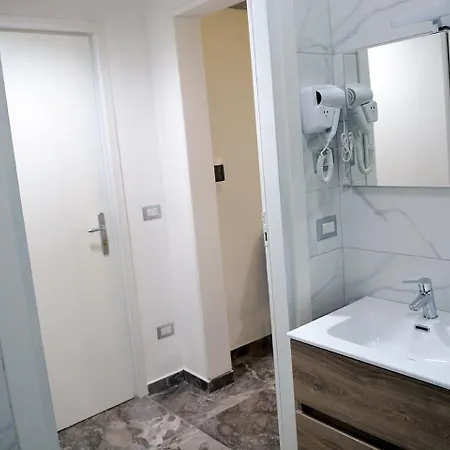 Miramare בית הארחה